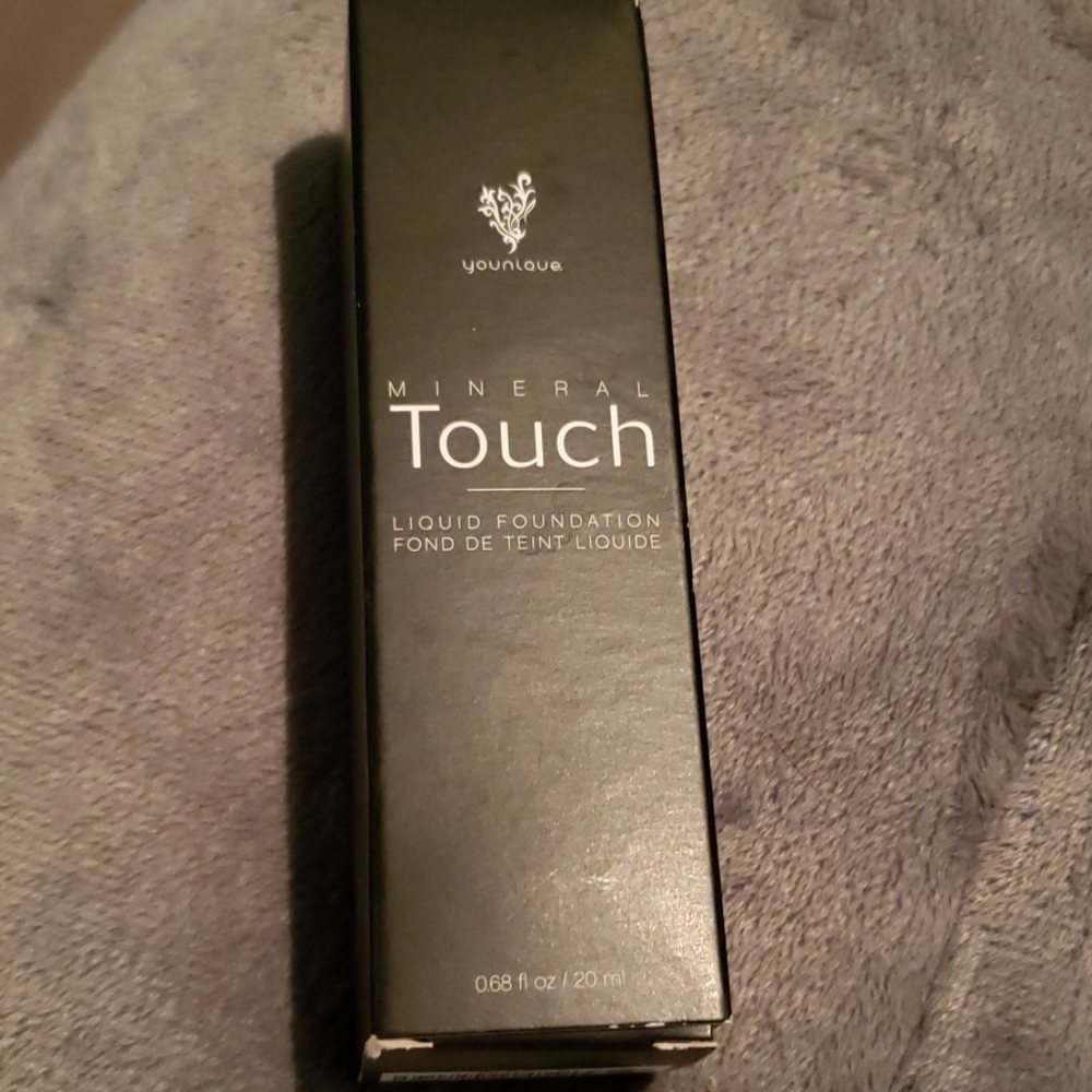 Younique Mineral Touch Liquid Foundation in Velour
